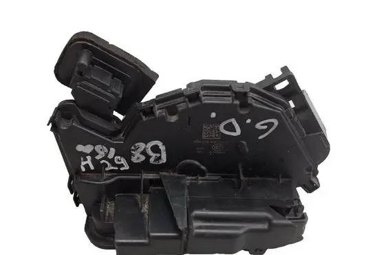 Volkswagen Polo III 6N 6N2 6NF Rear door lock 5TA839016D