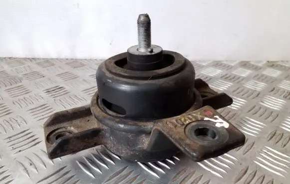 KIA Sorento Engine mount bracket