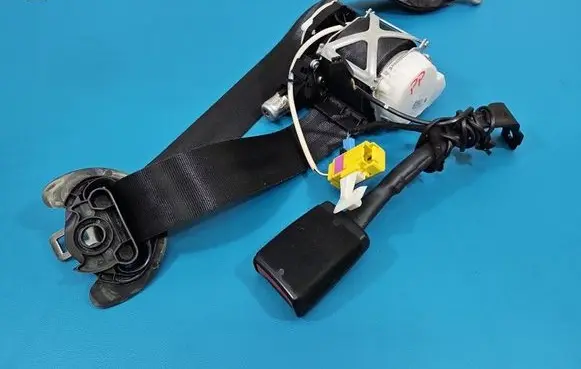Volkswagen PASSAT B7 Front seatbelt 3C1857706R IMPRK1598113