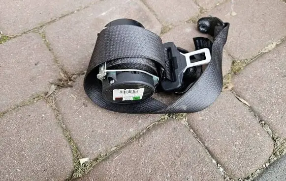 Opel Zafira C Rear seatbelt 13332240 13251508