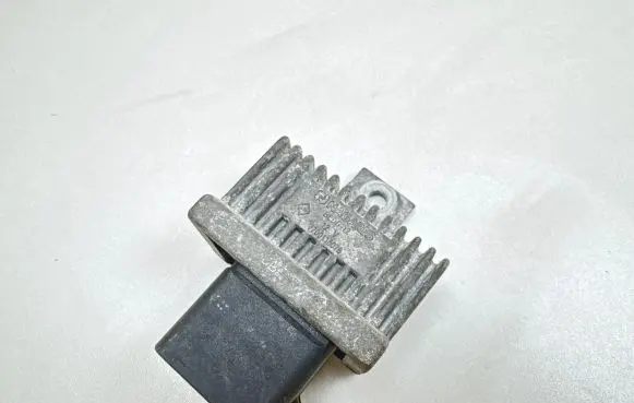 Nissan Note (E11) Glow plug pre-heat relay 7700115078 BED712