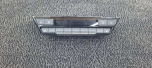 Audi e-tron Climate control unit 4J3820043B