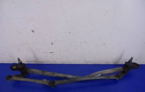 Mazda 3 I Front wiper linkage and motor