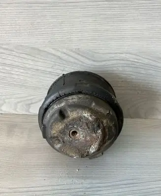 Mercedes-Benz E W211 Engine mount bracket