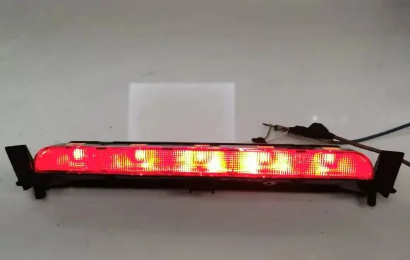 Third/center stoplight