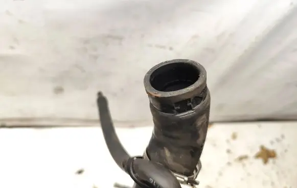 Fuel tank filler neck pipe