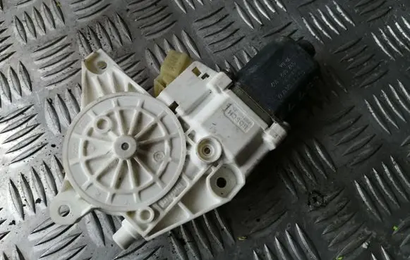Mercedes-Benz ML W164 Front door window regulator motor 0130822273