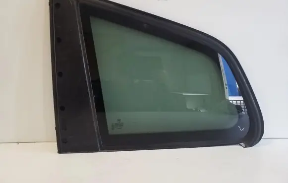 BMW X3 E83 Rear side window 3402291