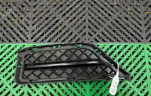 BMW X1 E84 Front bumper lower grill 7303757