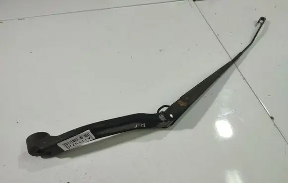 Mitsubishi Grandis Front wiper blade arm 