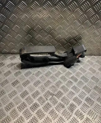 Mercedes-Benz E W211 Accelerator throttle pedal 2113010001 A2113010001