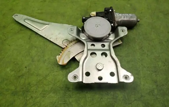 Suzuki SX4 Rear door window regulator with motor