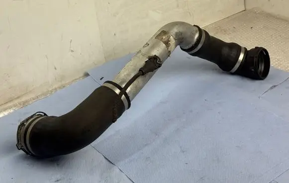 Intercooler hose/pipe