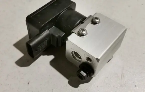 Air conditioning (A/C) expansion valve