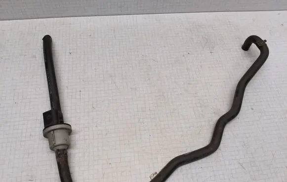 Volkswagen Golf V Breather valve 058133517B