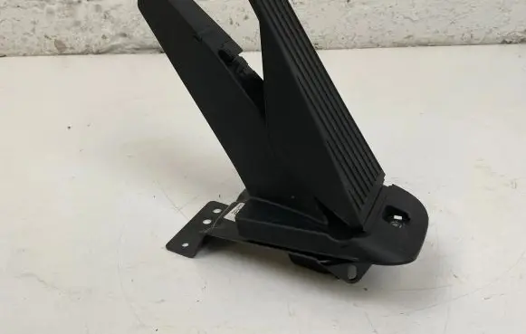 Volvo V90 Cross Country Accelerator throttle pedal 32269124 225831 K2210225831