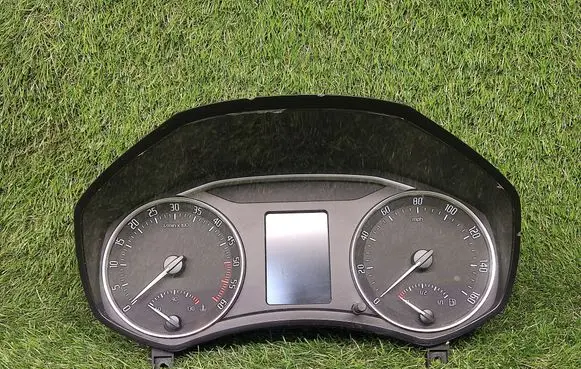 Speedometer (instrument cluster)