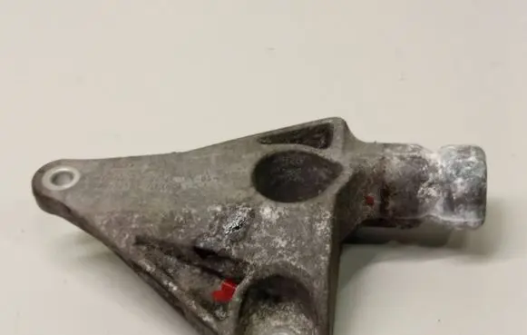 Audi A4 S4 B7 8E 8H Engine mounting bracket 8E0199343N