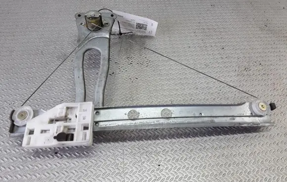 Rear door manual window regulator