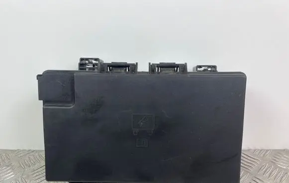 Jeep Grand Cherokee Fuse module P68425203AB