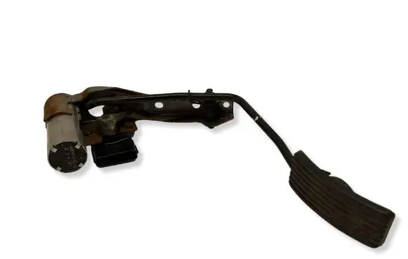 Mitsubishi Pajero Accelerator throttle pedal 