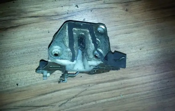 Mazda 323 Rear door lock