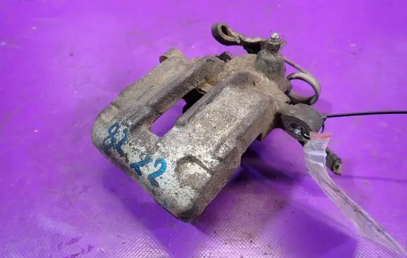 Volkswagen Golf III Rear brake caliper 