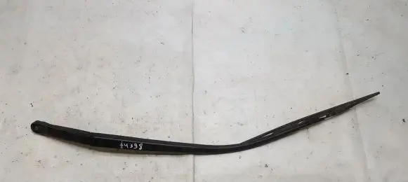 Honda CR-V Front wiper blade arm