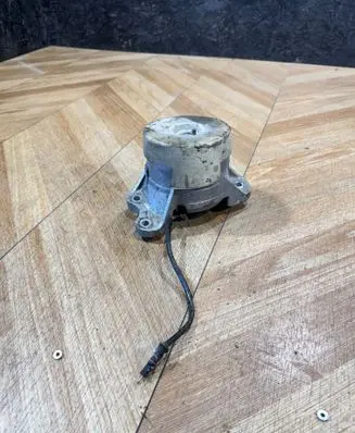Mercedes-Benz C W205 Engine mount bracket