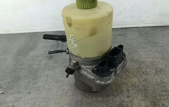 Volkswagen Polo IV 9N3 Power steering pump 