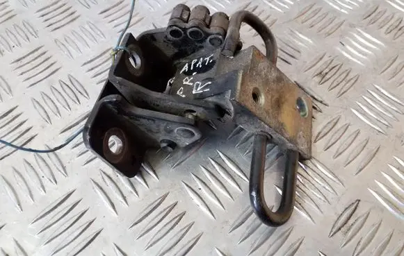 Volkswagen Golf IV Front door lower hinge 