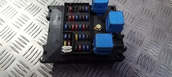 Nissan Primera Fuse box set 0728983 3j3