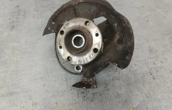 Renault Clio III Front wheel hub spindle knuckle 