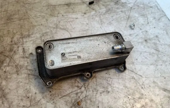 BMW 7 G11 G12 Engine oil radiator 7648914