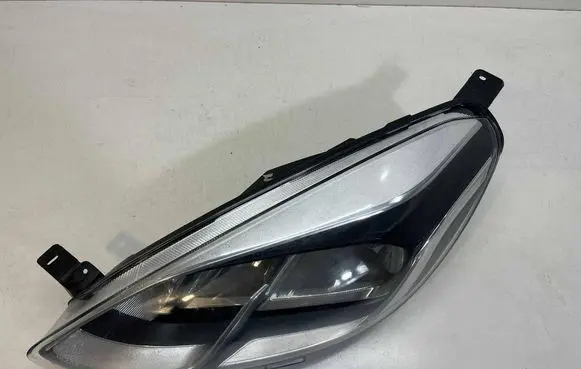 Ford Fiesta Headlight/headlamp 