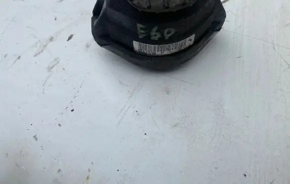 BMW 5 E60 E61 Engine mount bracket 6770642 586413C 15934612
