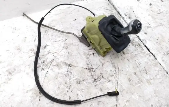 Mercedes-Benz C W204 Gear shifter/selector A2042677524