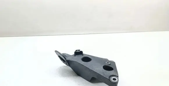 BMW 5 E60 E61 Engine mounting bracket 6777053 22116777053