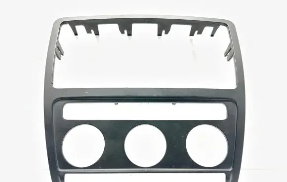 Skoda Octavia Mk2 (1Z) Radio/GPS head unit trim 1Z0858069A 00101