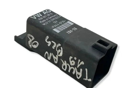 Volkswagen Touran I Glow plug pre-heat relay 038907281D 13408 51299023A