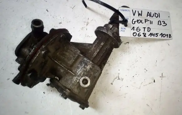 Volkswagen PASSAT B3 Vacuum pump 068145101B