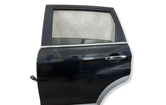 Chevrolet Captiva Rear door 