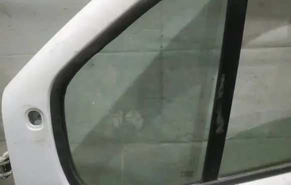 Renault Trafic II (X83) Front door vent window glass four-door AS2