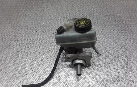 Mercedes-Benz C W203 Master brake cylinder