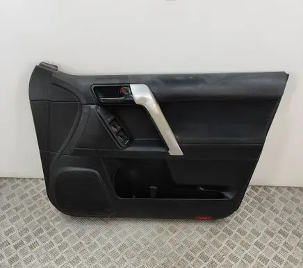 Toyota Land Cruiser (J200) Front door card panel trim 676106A410C0 67777X1M01