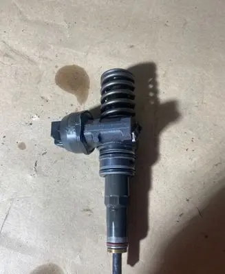 Volkswagen Golf Plus Fuel injector 038130073BN 0414720313