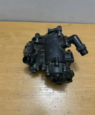 Thermostat/thermostat housing