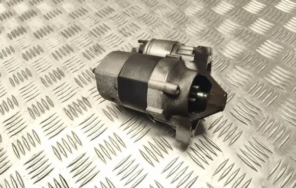 Renault Megane III Starter motor TS10E3 8200266777E