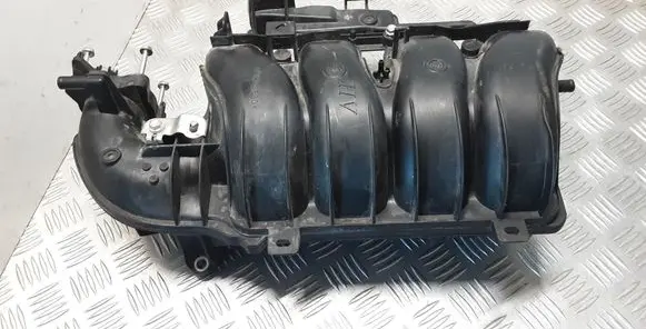Toyota RAV 4 (XA40) Intake manifold
