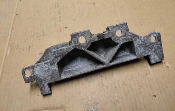 Dodge Intrepid Engine mounting bracket 4663952